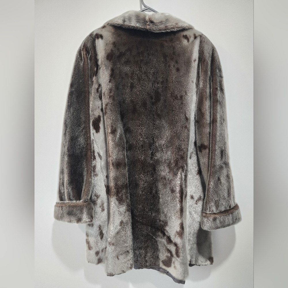 Vintage Real Fur Coat – Mid Length – Excellent Condition - Picture 2 of 9